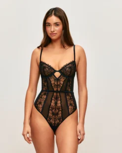 New Body corbeie avec broderie Bodys