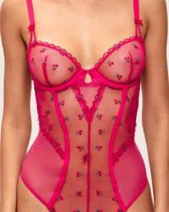 Sale Body corbeie en tue broderie cerie Bodys